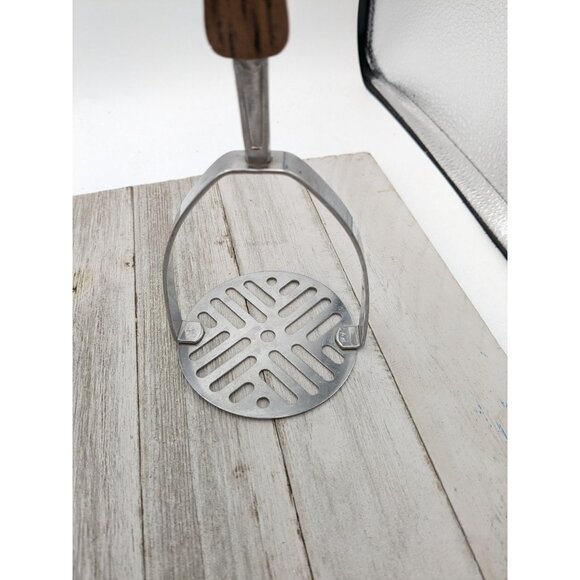 Vintage EKCO Potato Vegetable Masher Faux Wood Handle Utensil 9 1/2" - Picture 3 of 6